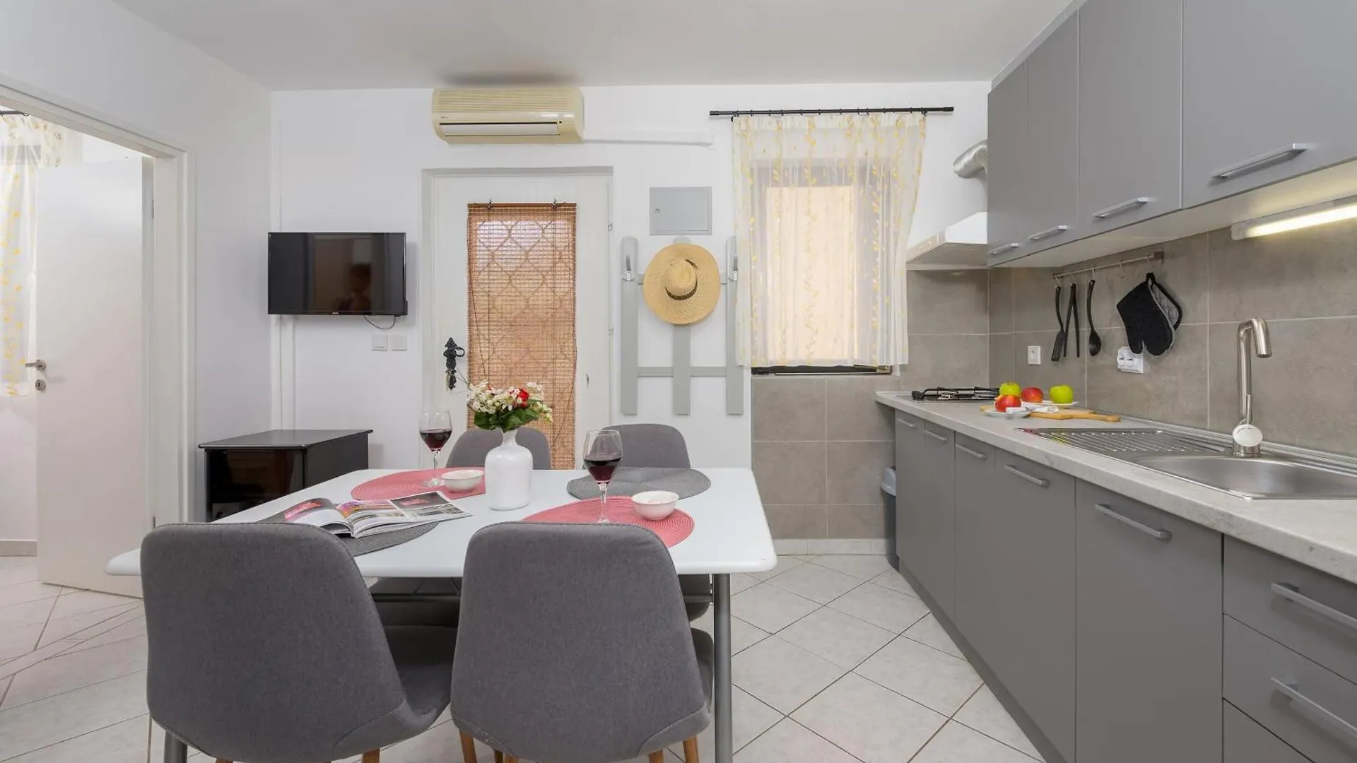 Gemuetliche Ferienwohnung 5 Štinjan Appartamento