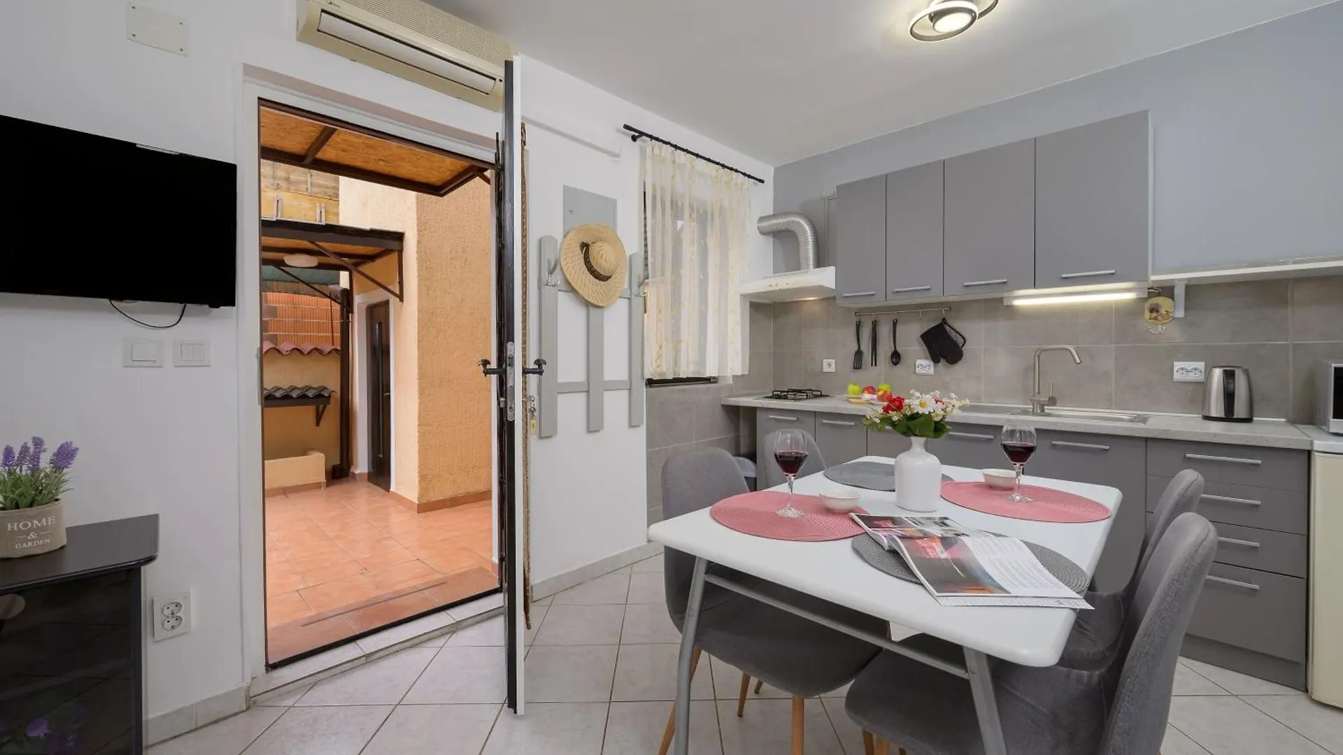 Gemuetliche Ferienwohnung 5 Stinjan Apartment