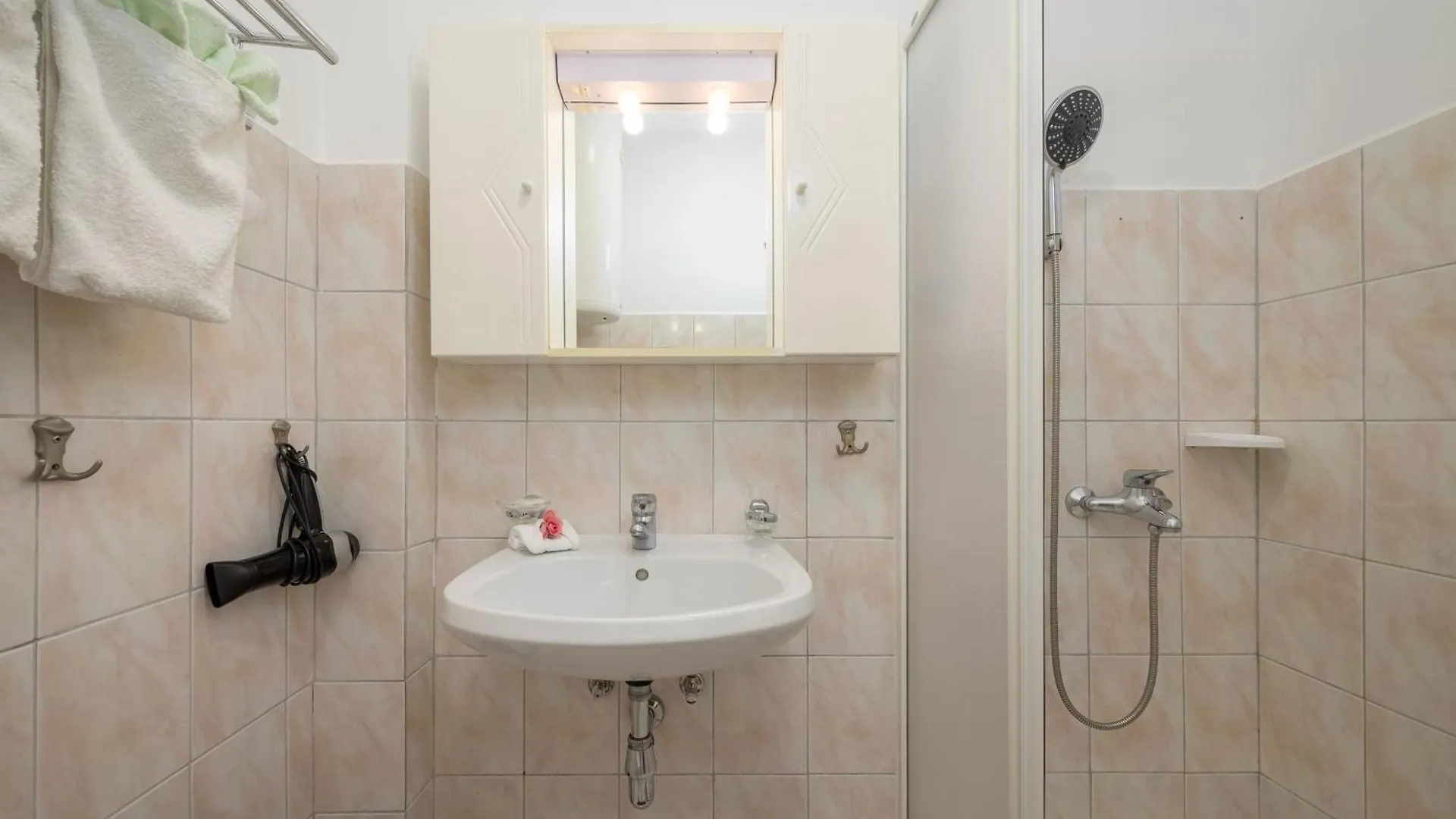 Apartment Gemuetliche Ferienwohnung 5 Stinjan