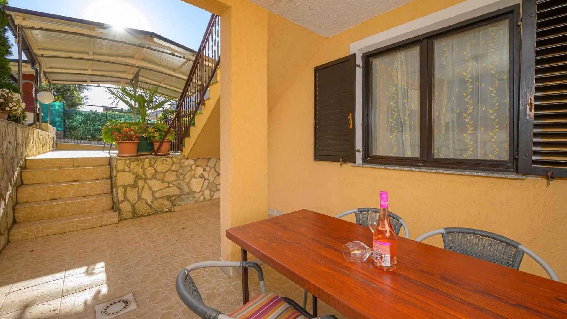 Gemuetliche Ferienwohnung 5 Štinjan