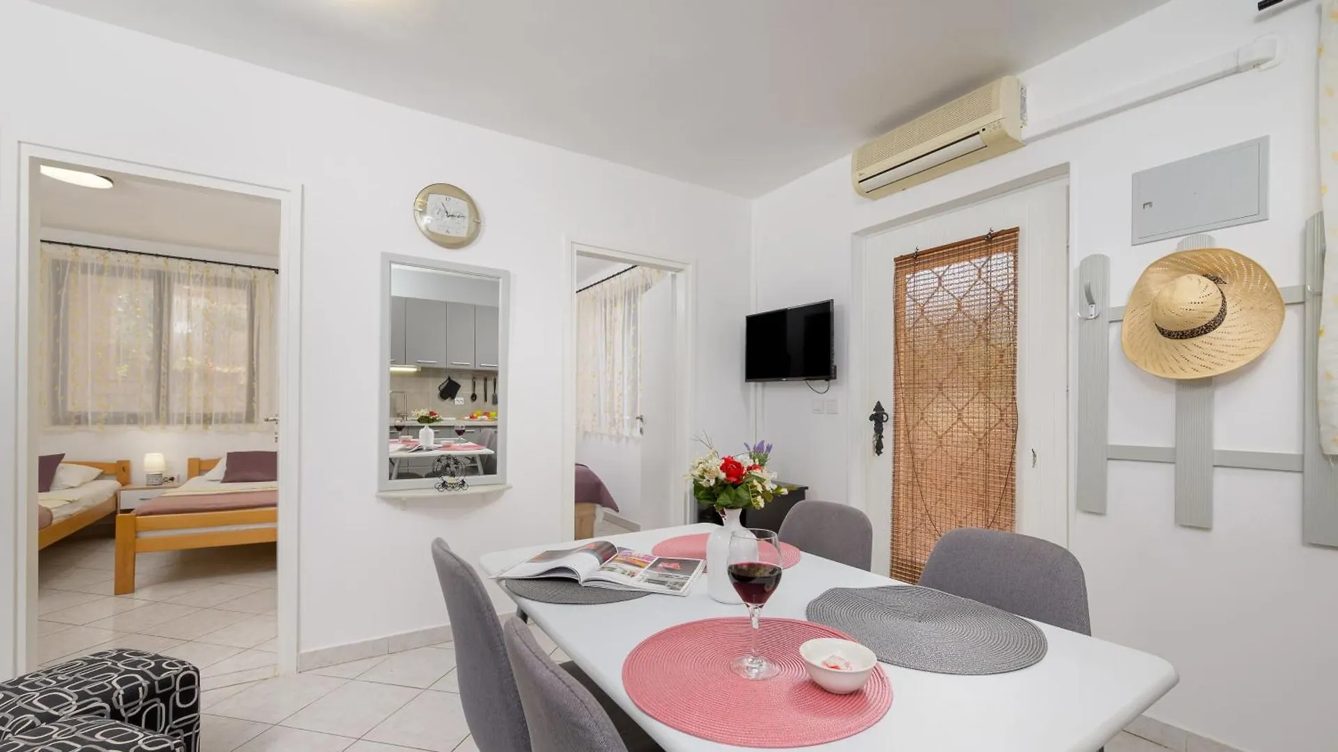 Gemuetliche Ferienwohnung 5 Stinjan Apartment